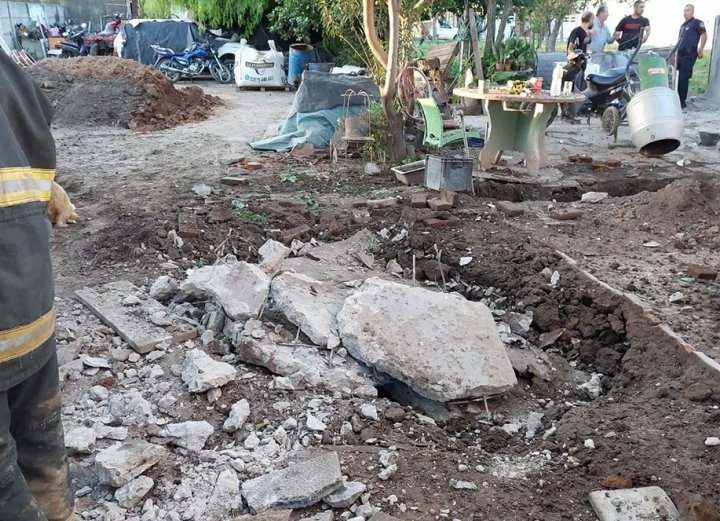 Un bebé y un hombre murieron al explotar un pozo negro en La Para
